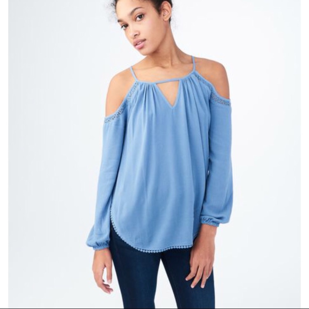 LONG SLEEVE CRINKLED COLD-SHOULDER TOP